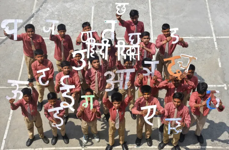 हिंदी दिवस 2026: 'शुद्ध हिंदी' का मिथक और भाषा की ग्रहणशील शक्ति पर लेखक नवीन चौधरी का विश्लेषण