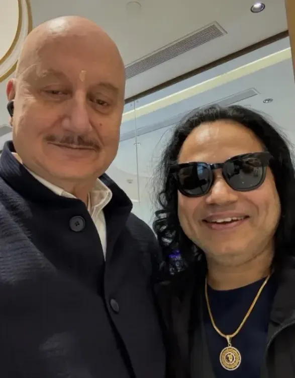 क्या अनुपम खेर और कैलाश खेर की मुलाकात में हुआ शब्दों का अद्भुत खेल?