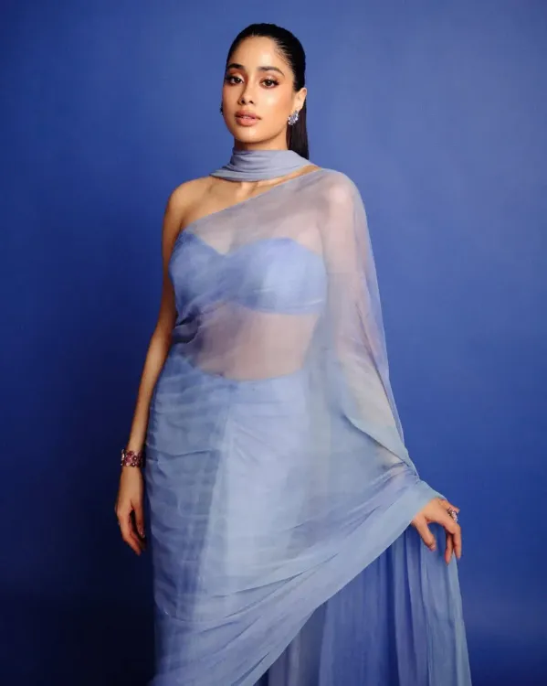 Janhvi Kapoor hit by Ram Charan fan at 'Peddi' promo event in Mumbai
