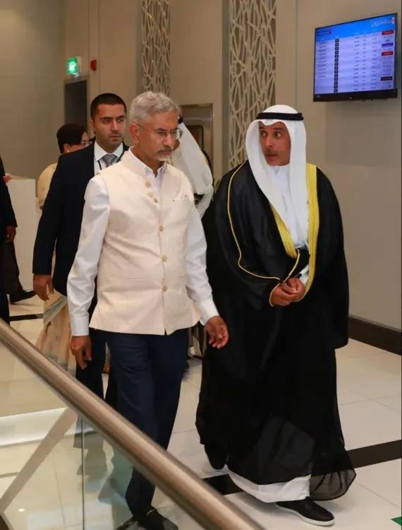 Jaishankar Arrives in Kuwait, Meets Deputy FM Al-Mashaan