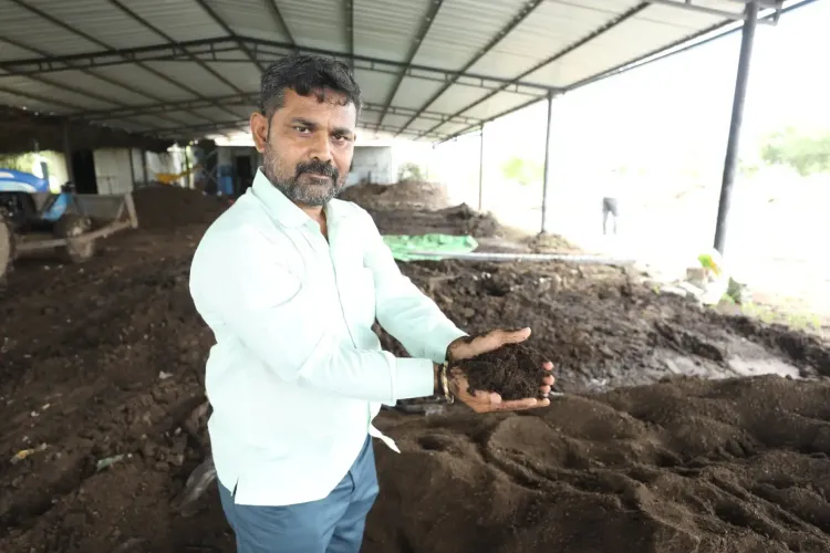 सूरत के किसान कमलेश पटेल ने 'धनजीवामृत' का औद्योगिक उत्पादन शुरू किया, रोज़ाना 1,000 बैग तैयार