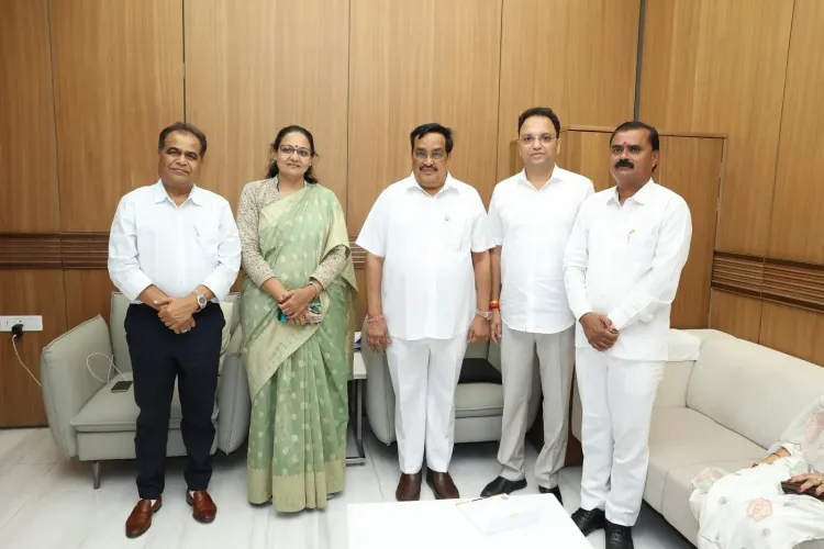 Jal Shakti Minister CR Paatil meets new Surat civic body heads