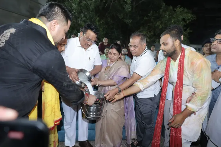 Jal Shakti Minister CR Paatil Seeks Bappa's Blessings in Surat
