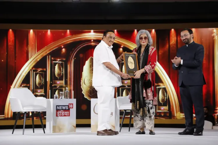 Jal Shakti Minister Paatil honours Zeenat Aman at Amrit Ratna Samman
