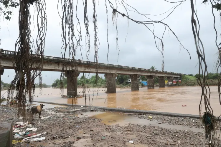 Jal Shakti Minister Paatil Inspects Chikhli Flood Situation