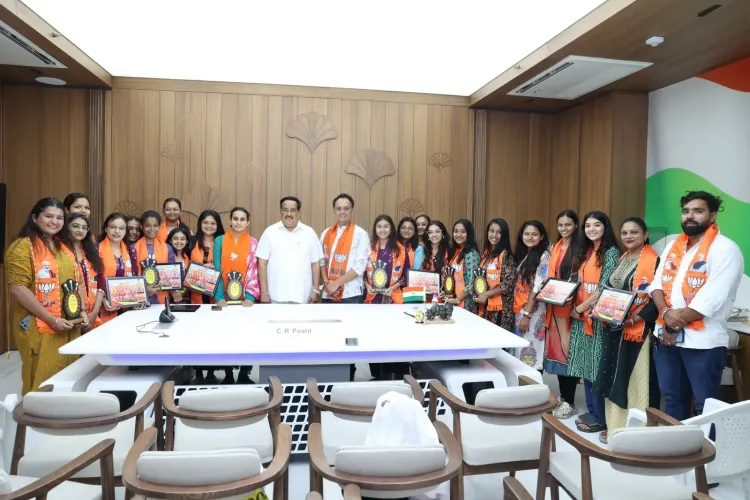 Jal Shakti Minister Paatil meets Surat Bihu dancers after Somnath Swabhiman Parva