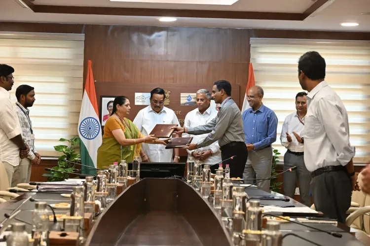 Jal Shakti Minister Paatil Signs JJM 2.0 MoU With Tamil Nadu