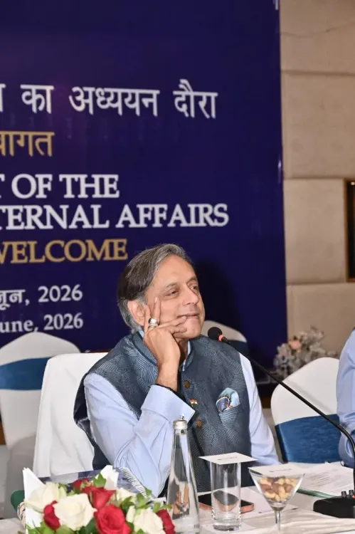 शशि थरूर ने जम्मू में पासपोर्ट देरी पर उठाए सवाल, पुलिस वेरिफिकेशन की धीमी रफ्तार पर अधिकारी तलब