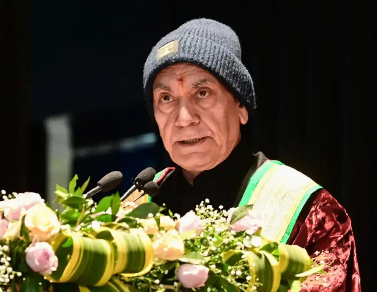 क्या जम्मू-कश्मीर में आतंकियों के साथ संबंध रखने वाले कर्मचारियों पर सख्त कार्रवाई हुई?