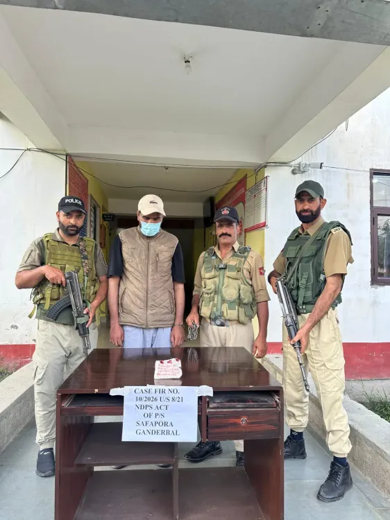 गांदरबल में पुलिस की बड़ी कार्रवाई: 4 नशा तस्कर गिरफ्तार, हेरोइन जैसा पदार्थ बरामद
