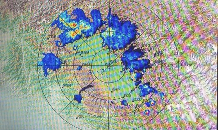 जम्मू-कश्मीर में भारी बारिश-ओलावृष्टि की चेतावनी: अमरनाथ मार्ग समेत कई जिलों में अलर्ट, डल झील पर नौकायन बंद