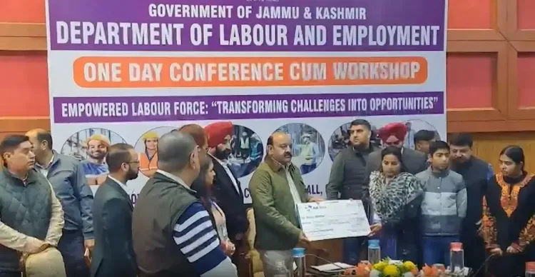 क्या जम्मू-कश्मीर में 24 घंटे खुल सकेंगे बाजार और मॉल?