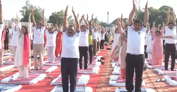 अंतरराष्ट्रीय योग दिवस 2026: जम्मू-कश्मीर में उमड़ा उत्साह, श्रीनगर से जम्मू तक हजारों ने किया योगाभ्यास