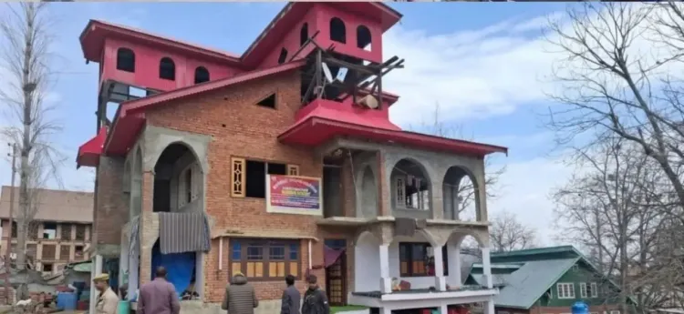 जम्मू-कश्मीर पुलिस की शोपियां में नशे के कारोबार के खिलाफ बड़ी कार्रवाई, अवैध संपत्ति जब्त