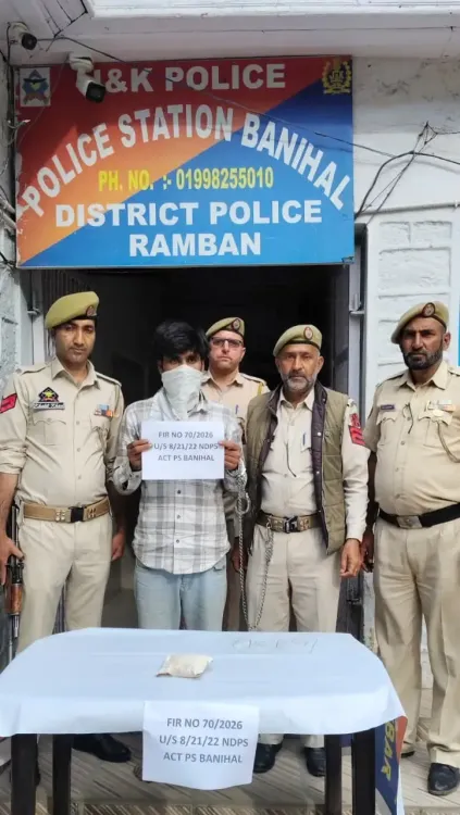 बनिहाल पुलिस ने पकड़ा ड्रग तस्कर, 4.54 ग्राम हेरोइन बरामद; अमृतसर में 6 किलो हेरोइन के साथ तस्कर गिरफ्तार