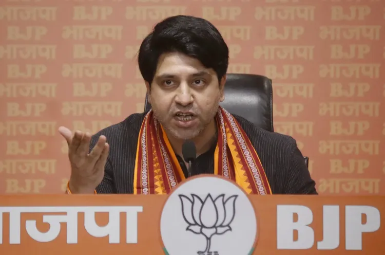 जम्मू-कश्मीर स्टेटहुड विरोध पर BJP का पलटवार: पूनावाला बोले- 'सेपरेटिस्टों को दावत दी जा रही है'
