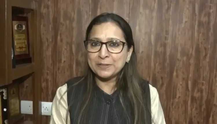 जम्मू में एलपीजी सिलेंडरों का भरपूर स्टॉक, अफवाहों पर होगी कार्रवाई: एडीसी अनुसूया जमवाल