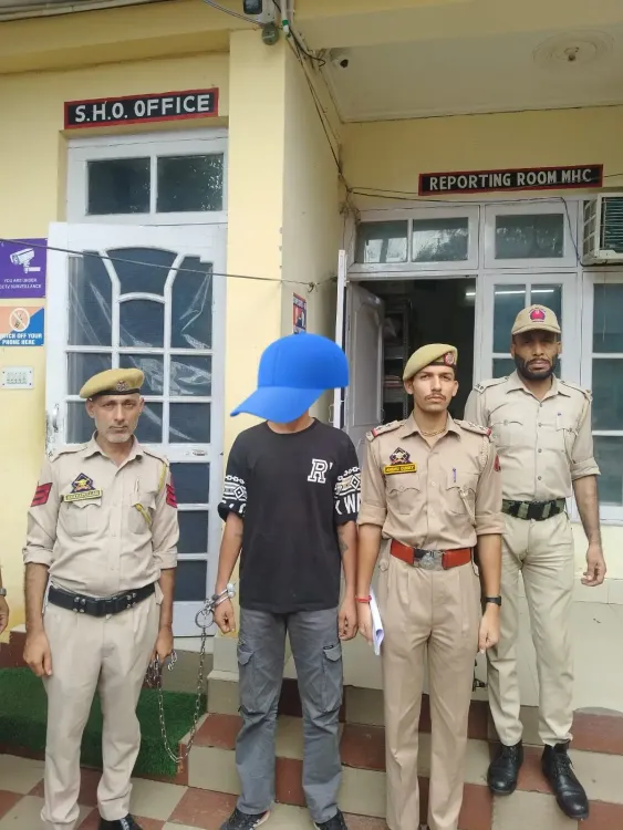 क्या जम्मू पुलिस ने कुख्यात अपराधी को पीएसए के तहत गिरफ्तार किया?
