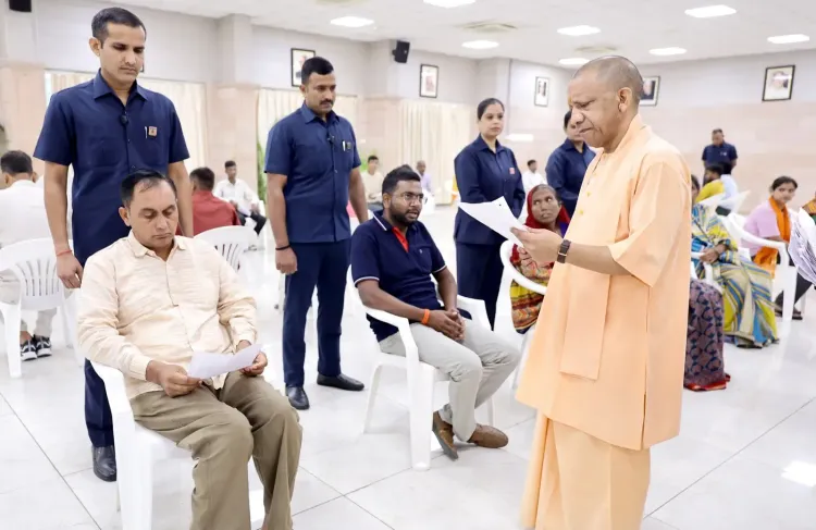 जनता दर्शन में CM योगी का कड़ा निर्देश: दूसरी बार फरियादी आए तो अधिकारियों की जवाबदेही तय होगी
