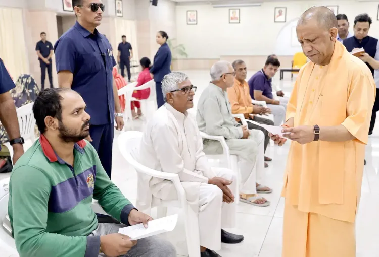 जनता दर्शन में CM योगी का कड़ा रुख: जमीन कब्जे के दोषियों पर सख्त कानूनी कार्रवाई के निर्देश