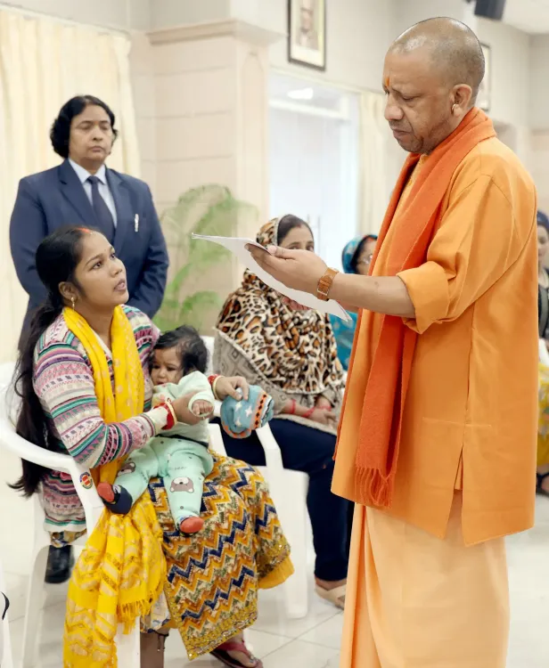 क्या जनता दर्शन में मां ने मासूम के जीवन की गुहार लगाई? मुख्यमंत्री ने तुरंत इलाज की व्यवस्था की