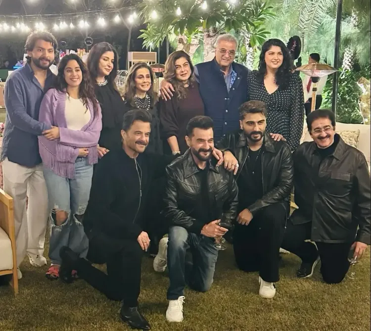 Did Janhvi Kapoor and Shikhar Pahariya's Romantic Photo Captivate Everyone at Boney Kapoor's 70th Birthday Celebration?