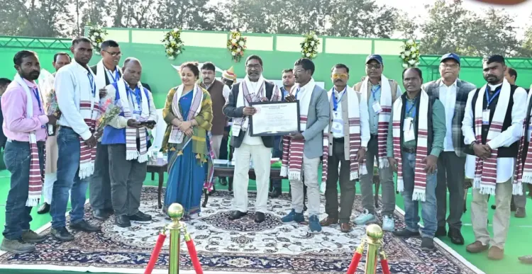 क्या सीएम हेमंत सोरेन ने आदिवासी प्रतिनिधियों के साथ जनजातीय समाज के मुद्दों पर संवाद किया?