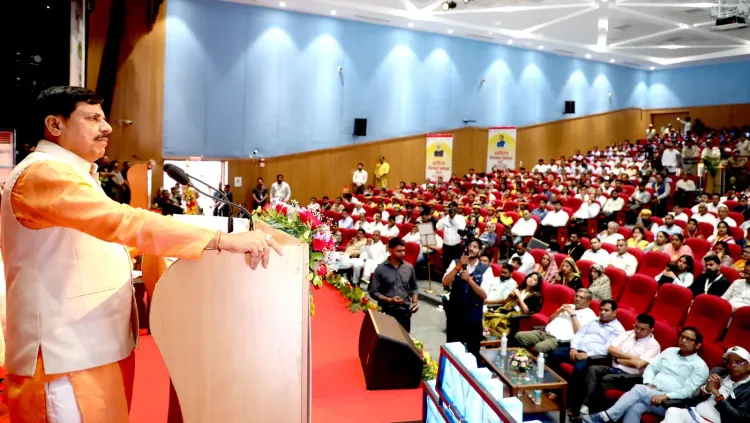 जनजातीय संस्कृति संरक्षण पर सीएम मोहन यादव का संकल्प, आदिरंग महोत्सव में बोले — शिल्प का डंका देश-विदेश में
