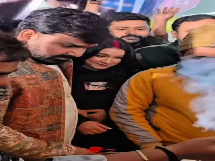 क्या जन्मदिन पर भी पवन सिंह अपनी हरकतों से बाज नहीं आए? महिमा के साथ किया यह विवादित कार्य