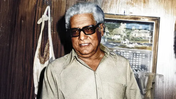 क्या बासु चटर्जी का सिनेमा प्रेम कहानियों को एक नई दिशा देता है?