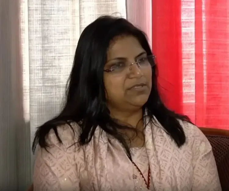 केरल चुनाव: जेबी माथेर का पिनाराई विजयन पर तंज, 'बसों पर फोटो नहीं, जमीनी काम दिलाता है जीत'