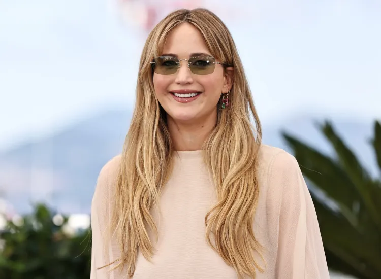 Why Does Jennifer Lawrence Find It Easier to Shoot Intimate Scenes with Strangers?
