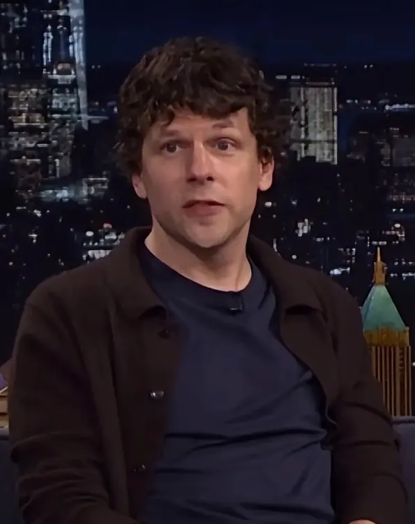 Jesse Eisenberg: losing passport in Turks and Caicos made trip 'amazing'