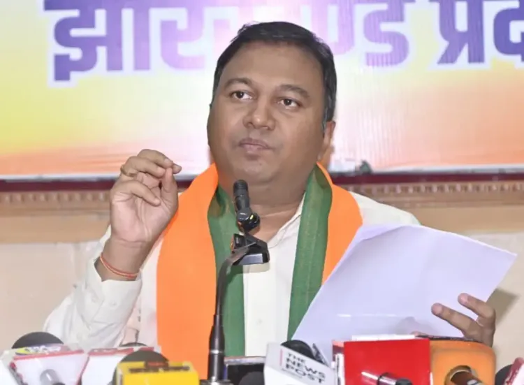 क्या झारखंड भाजपा का आरोप सही है, 'राज्य में स्वास्थ्य मंत्री के संरक्षण में टेंडर घोटाला, एक ही परिवार को मिले 11 ठेके'?