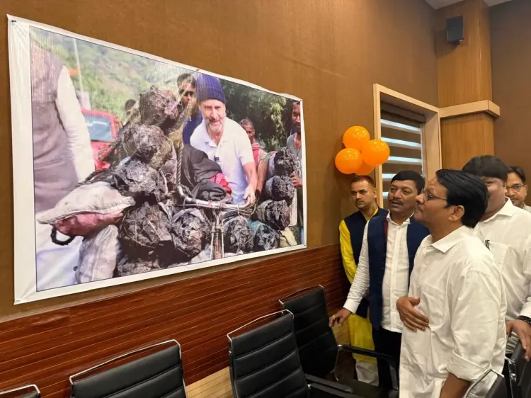 क्या झारखंड कांग्रेस ने राहुल गांधी के जन्मदिन पर केक काटा और तस्वीरों की प्रदर्शनी लगाई?