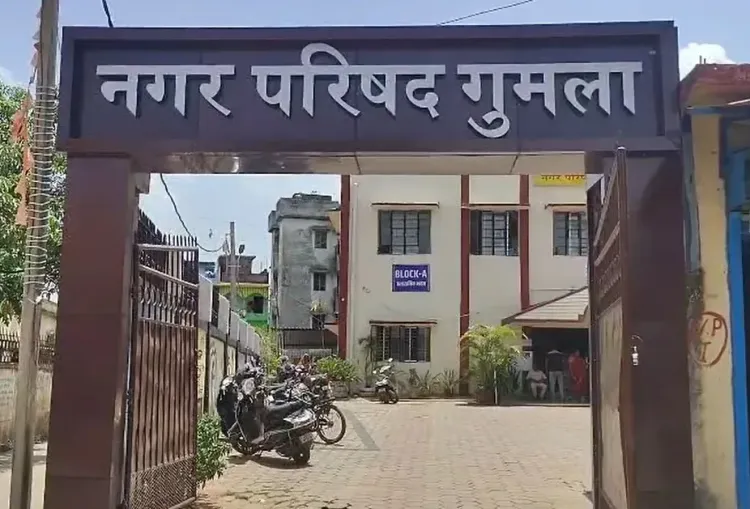 पीएम आवास योजना का असर: गुमला में खपरैल छोड़ पक्के मकानों में बसे हजारों गरीब परिवार
