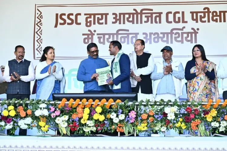 क्या झारखंड के सीएम हेमंत सोरेन ने जेएसएससी सीजीएल में सफल 1910 अभ्यर्थियों को नियुक्ति पत्र बांटे?