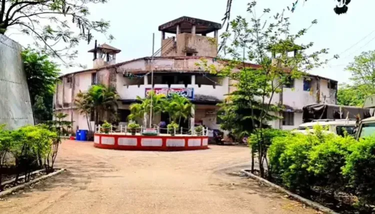 लोहरदगा में कंस्ट्रक्शन साइट पर हथियारबंद हमला: गार्ड को गोली, वाहन फूंका