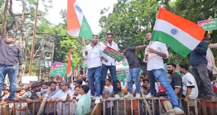 जेपीएससी परीक्षा विवाद: रांची में लोक भवन के बाहर सैकड़ों छात्रों का प्रदर्शन, सीबीआई जांच और 14वीं पीटी रद्द करने की मांग