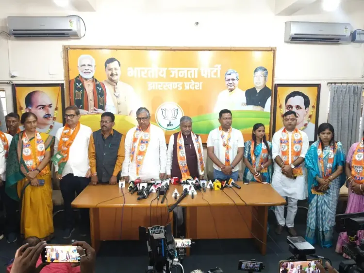 झारखंड में कई दलों के नेताओं ने भाजपा की सदस्यता ली, बाबूलाल मरांडी बोले — 'परिवार में वापसी'