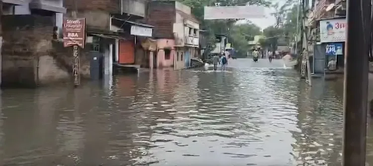 झारखंड में 3 दिन की भारी बारिश से बाढ़ जैसे हालात, रांची-जमशेदपुर में स्कूल बंद