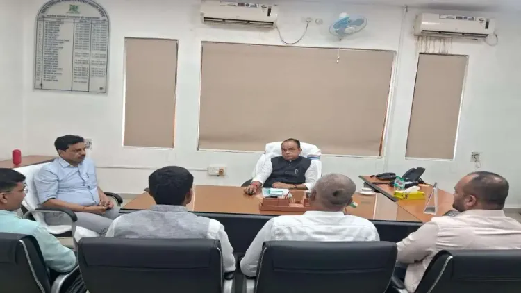 झारखंड: स्वास्थ्य मंत्री डॉ. इरफान अंसारी से वार्ता के बाद 108 एंबुलेंस कर्मियों ने हड़ताल वापस ली