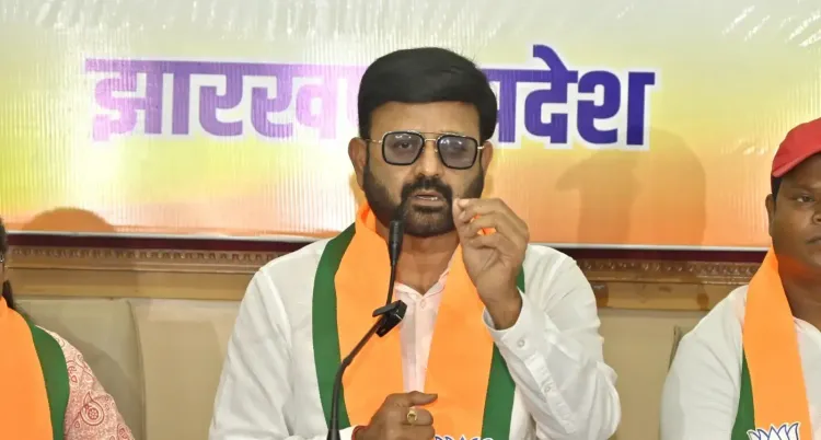 क्या झारखंड की सरकार सुरक्षा उपकरणों की खरीद में गड़बड़ी छिपा रही है?