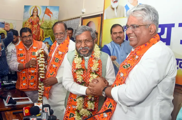 क्या झारखंड स्थापना के 25 साल में बाबूलाल ने पहले सीएम के तौर पर शपथ ली थी?