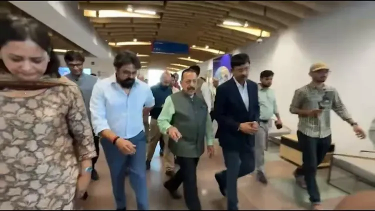 Jitendra Singh Visits IIT Gandhinagar Research Park, Reviews Startups