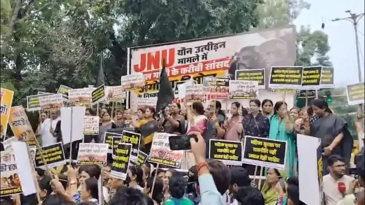 जेएनयू यौन उत्पीड़न मामला: BJP महिला मोर्चा का कांग्रेस मुख्यालय पर प्रदर्शन, बिमोल अकोइजम पर कार्रवाई की माँग