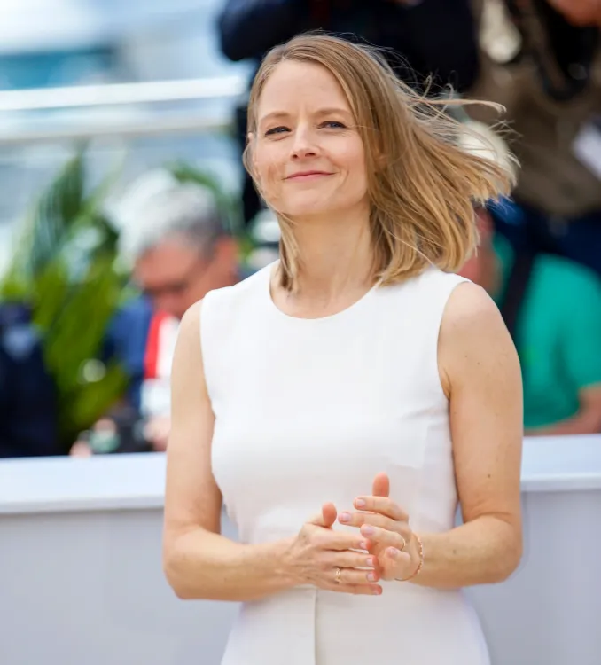 Does Jodie Foster Struggle with Multi-tasking?