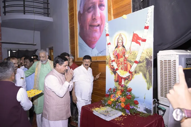 Joshi attends areca farmers' felicitation in Sagar