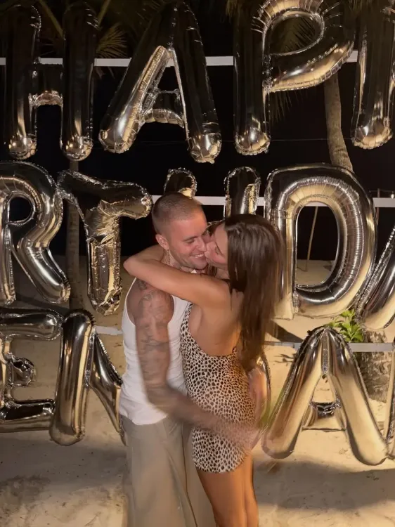 Did Justin & Hailey Bieber Share a Romantic Moment at Kendall Jenner's 30th Birthday Party?