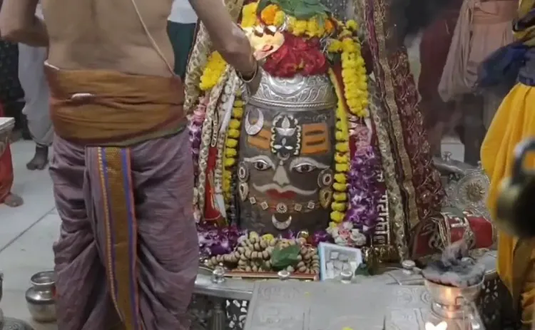 उज्जैन: आश्विन कृष्ण तृतीया पर महाकालेश्वर मंदिर में भस्म आरती, कुंडल-रुद्राक्ष से सजे बाबा महाकाल